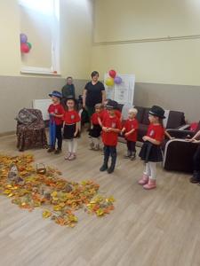Wizyta dzieci z Przedszkola nr 1 im. Kubusia Puchatka w Klubie Seniora