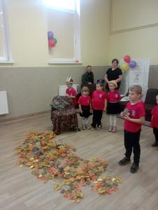 Wizyta dzieci z Przedszkola nr 1 im. Kubusia Puchatka w Klubie Seniora