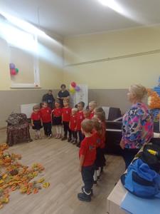 Wizyta dzieci z Przedszkola nr 1 im. Kubusia Puchatka w Klubie Seniora