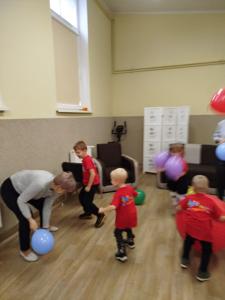 Wizyta dzieci z Przedszkola nr 1 im. Kubusia Puchatka w Klubie Seniora