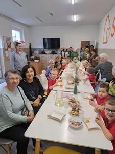 Wizyta dzieci z Przedszkola nr 1 im. Kubusia Puchatka w Klubie Seniora