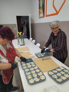 Zabawa integracyjna seniorów w Klubie Seniora