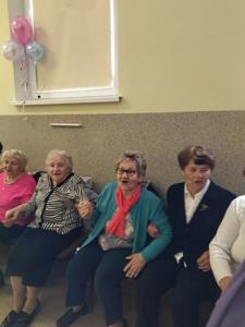 Zabawa integracyjna seniorów w Klubie Seniora