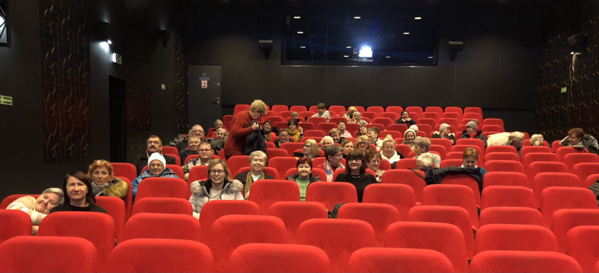 Wyjazd seniorów do kina Nowa Fala w Giżycku