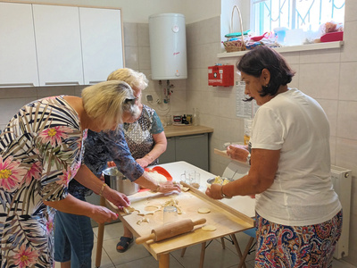 Wspólne gotowanie w Klubie Seniora (18 sierpnia 2024 r.)