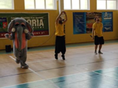 „Międzypokoleniowy festyn w Węgorzewie – wspólna zabawa seniorów i najmłodszych”