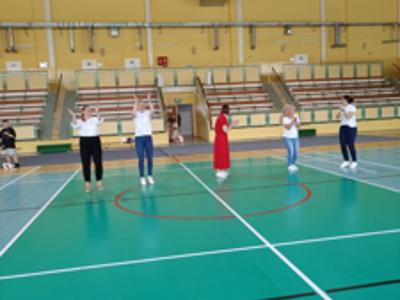 „Międzypokoleniowy festyn w Węgorzewie – wspólna zabawa seniorów i najmłodszych”