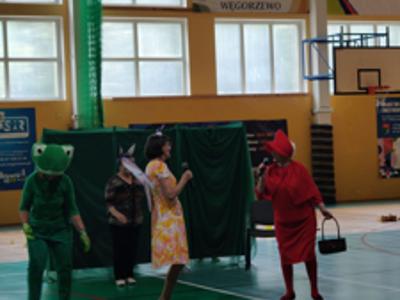 „Międzypokoleniowy festyn w Węgorzewie – wspólna zabawa seniorów i najmłodszych”