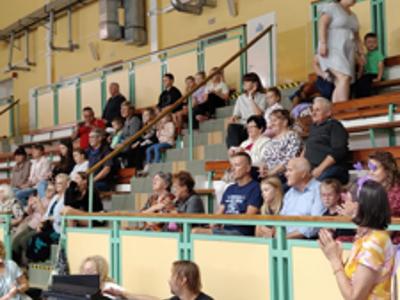„Międzypokoleniowy festyn w Węgorzewie – wspólna zabawa seniorów i najmłodszych”