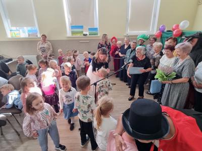 🌸✨ Bajkowy dzień w Klubie Seniora ✨🌸