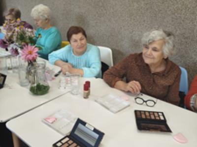 Piękno w każdym wieku – zajęcia z wizażu dla Seniorów💋💄