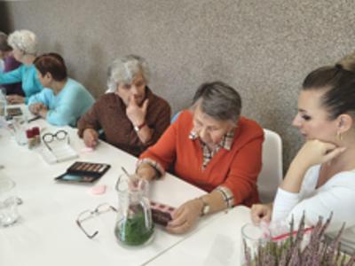 Piękno w każdym wieku – zajęcia z wizażu dla Seniorów💋💄