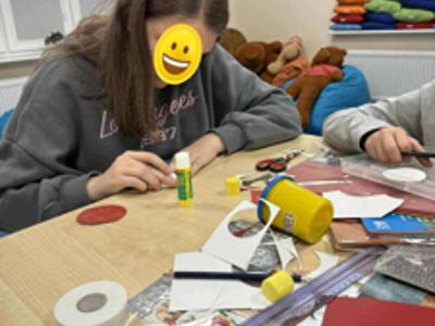 Świąteczna manufaktura kartek w naszej świetlicy