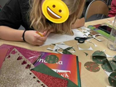 Świąteczna manufaktura kartek w naszej świetlicy