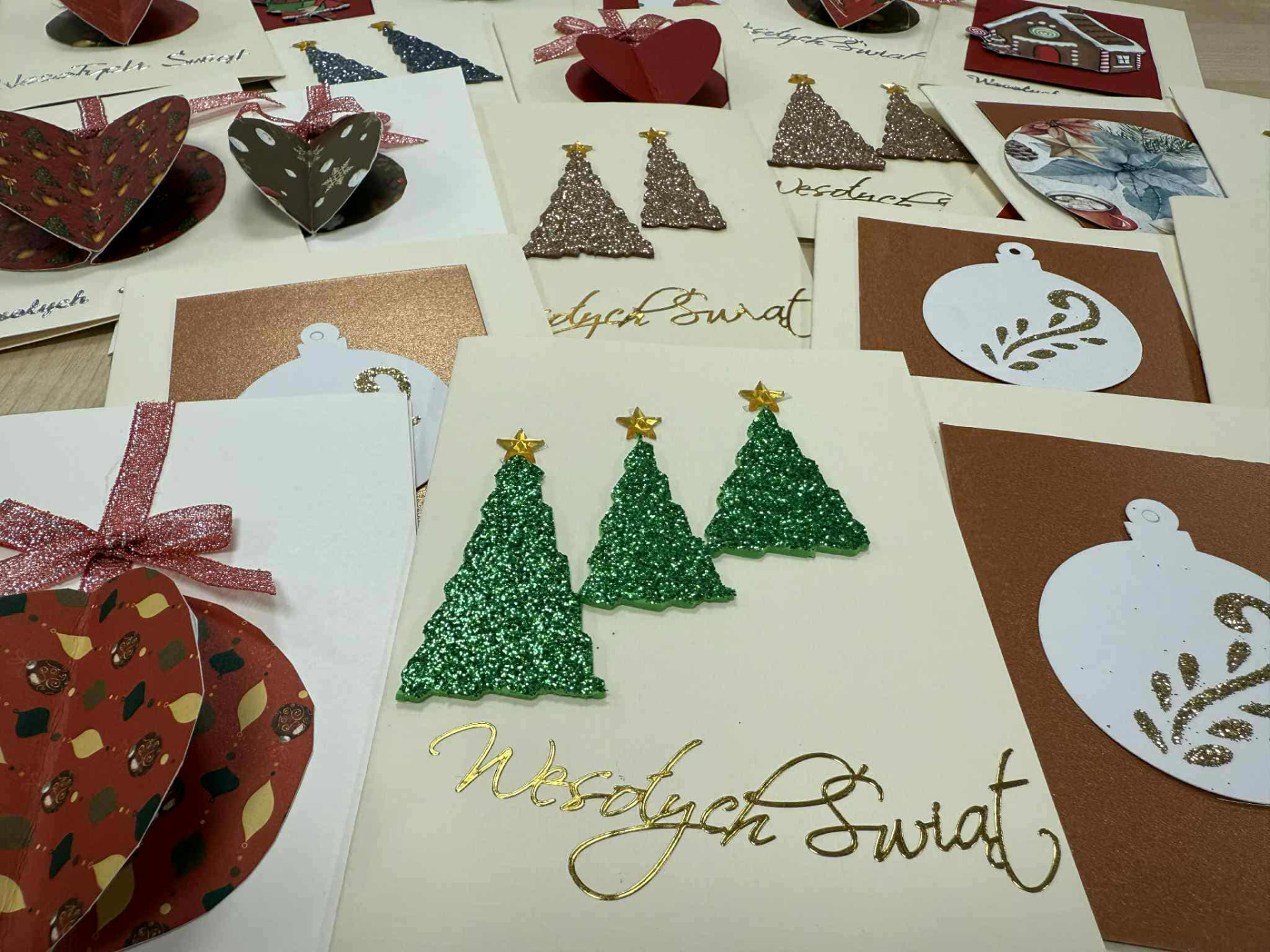 Świąteczna manufaktura kartek w naszej świetlicy