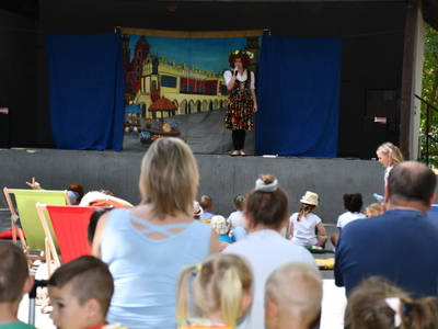 "Smocze opowieści" na scenie dusznickiego parku