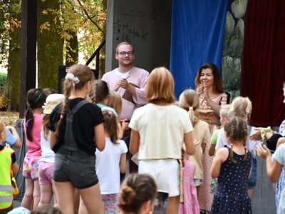 "Smocze opowieści" na scenie dusznickiego parku