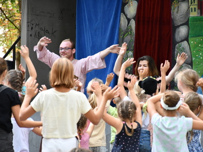 "Smocze opowieści" na scenie dusznickiego parku