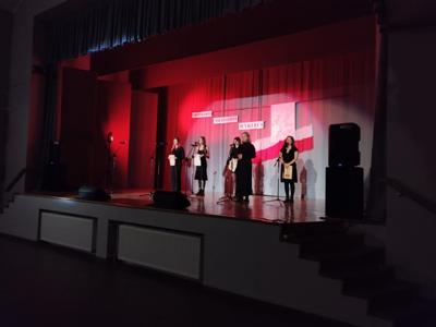 Część artystyczna w wykonaniu uczniów i absolwentów Szkoły Podstawowej w Grzebienisku