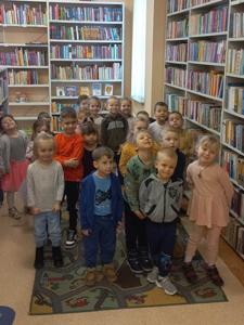 Przedszkolaki z Dusznik z wizytą w bibliotece