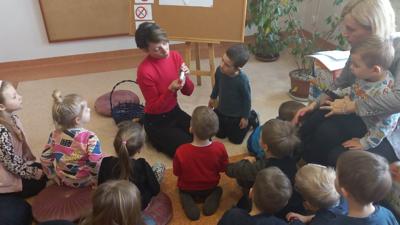 Przedszkolaki z Dusznik z wizytą w bibliotece