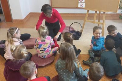 Przedszkolaki z Dusznik z wizytą w bibliotece