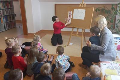 Przedszkolaki z Dusznik z wizytą w bibliotece