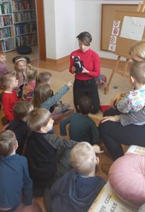 Przedszkolaki z Dusznik z wizytą w bibliotece