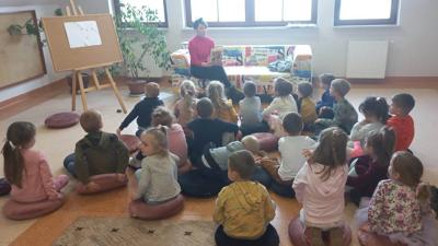 Przedszkolaki z Dusznik z wizytą w bibliotece
