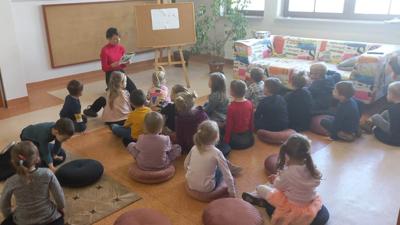 Przedszkolaki z Dusznik z wizytą w bibliotece