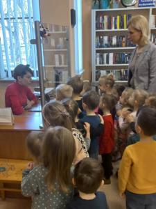Przedszkolaki z Dusznik z wizytą w bibliotece