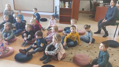 Przedszkolaki z Dusznik z wizytą w bibliotece