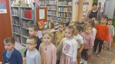 Przedszkolaki z Dusznik z wizytą w bibliotece