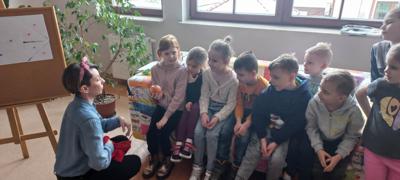 Przedszkolaki z Sędzinka z wizytą w bibliotece