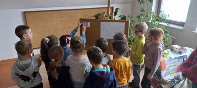 Przedszkolaki z Sędzinka z wizytą w bibliotece