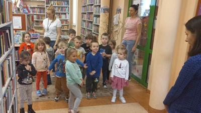 Przedszkolaki z Dusznik z wizytą w bibliotece