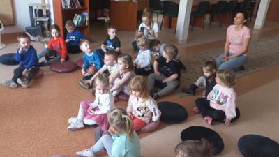 Przedszkolaki z Dusznik z wizytą w bibliotece