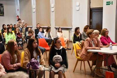 Tydzień Bibliotek - konkurs recytatorski poezji Aleksandra Fredry (uczestnicy i goście)