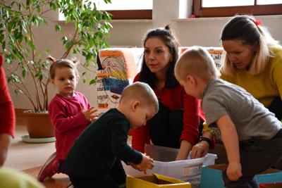 W krainie kolorów - zajęcia edukacyjne dla dzieci z opiekunami