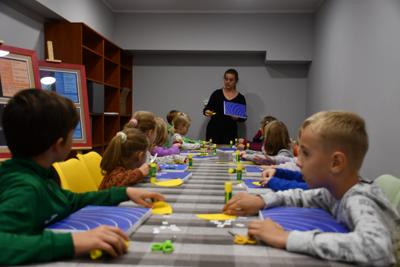 Noc Bibliotek - warsztaty plastyczne "Kosmiczny układ"