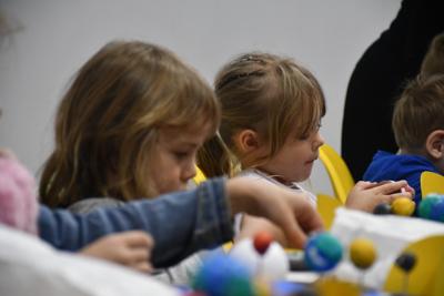 Noc Bibliotek - warsztaty plastyczne "Kosmiczny układ"