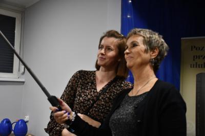 Spotkanie autorskie z Tanią Valko - wspólne zdjęcia