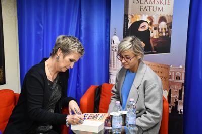 Spotkanie autorskie z Tanią Valko - autografy
