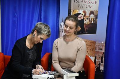 Spotkanie autorskie z Tanią Valko - autografy