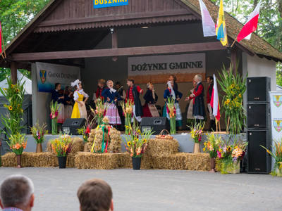 Dożynki Gminne 2021 - obrzęd dożynkowy w wykonaniu zespołu "Poligrodzianie"