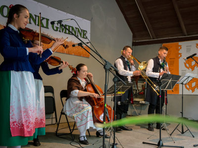 Dożynki Gminne 2021 - występ w wykonaniu zespołu "Poligrodzianie"