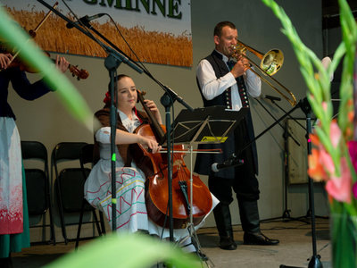 Dożynki Gminne 2021 - występ w wykonaniu zespołu "Poligrodzianie"