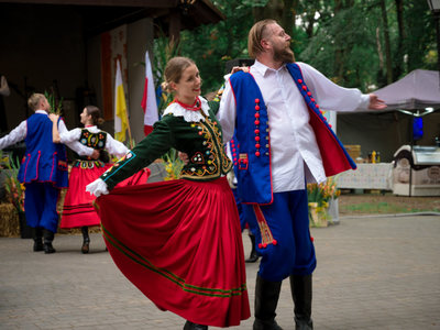 Dożynki Gminne 2021 - występ w wykonaniu zespołu "Poligrodzianie"