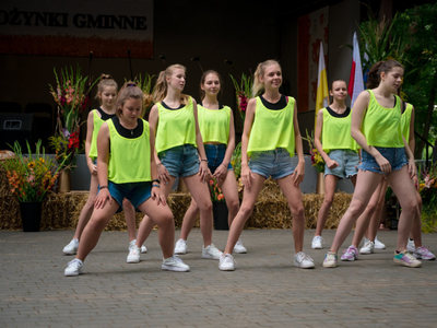 Dożynki Gminne 2021 - występ w wykonaniu zespołu "Dance Club"