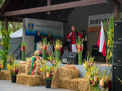 Dożynki Gminne 2021 - obrzęd dożynkowy w wykonaniu zespołu "Poligrodzianie"